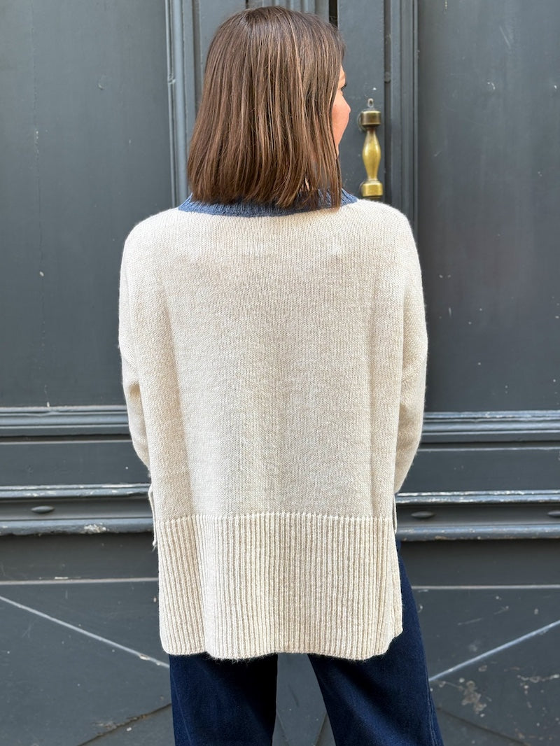 Pull oversize blanc et bleu marine