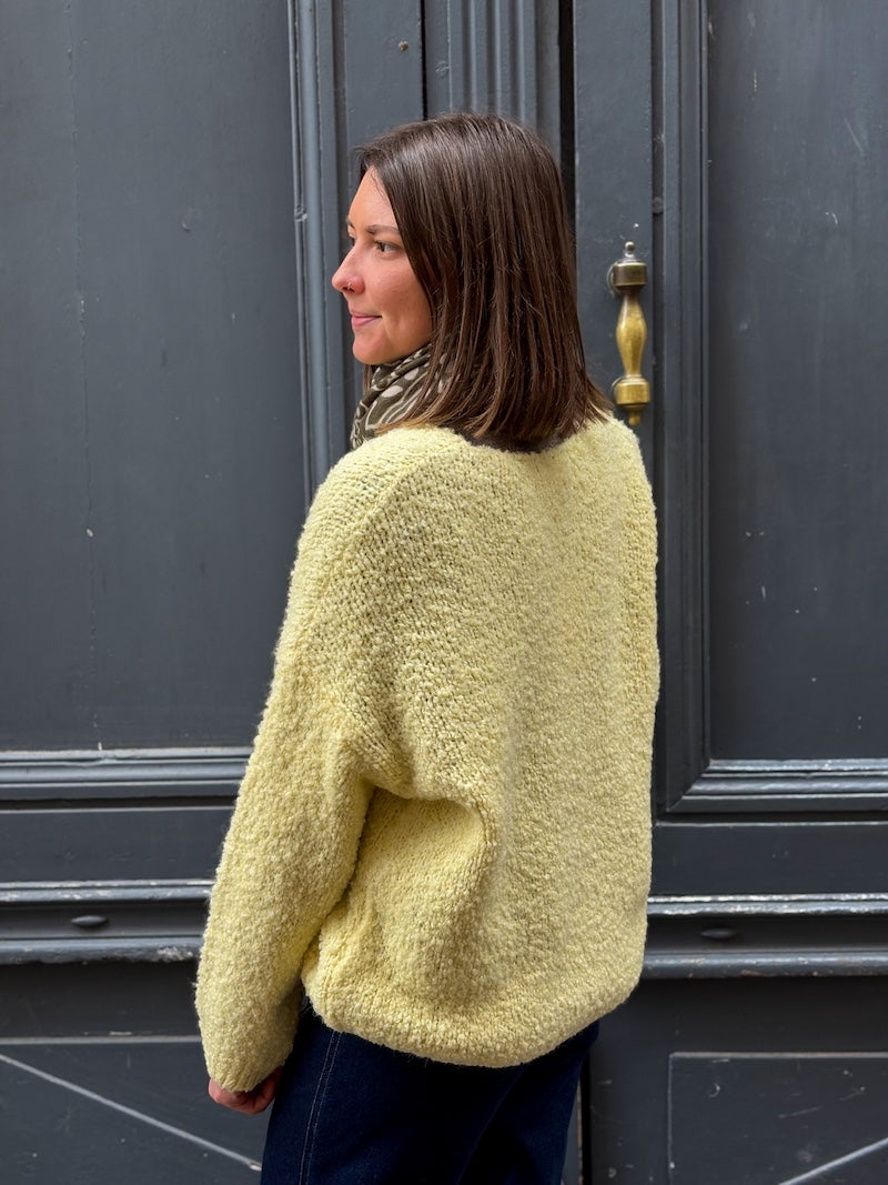Pull jaune pastel en maille Étoile