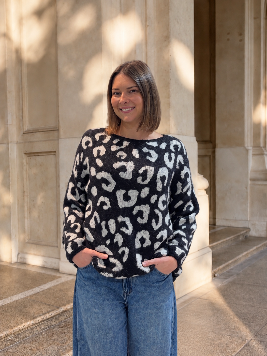 Pull imprimé léopard bleu marine et blanc tendance