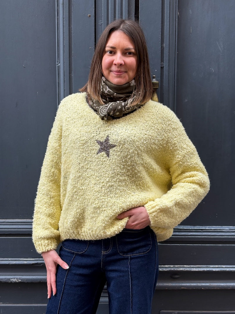 Pull jaune pastel en maille Étoile