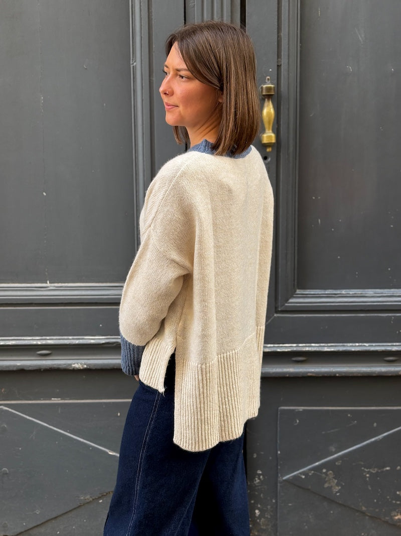 Pull oversize blanc et bleu marine