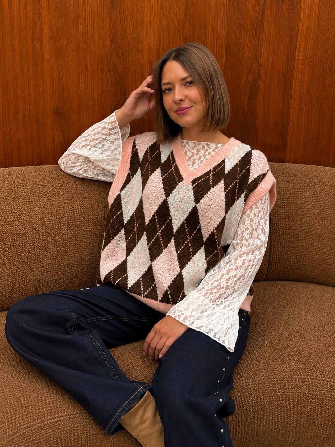 pull sans manches motif jacquard marron et rose