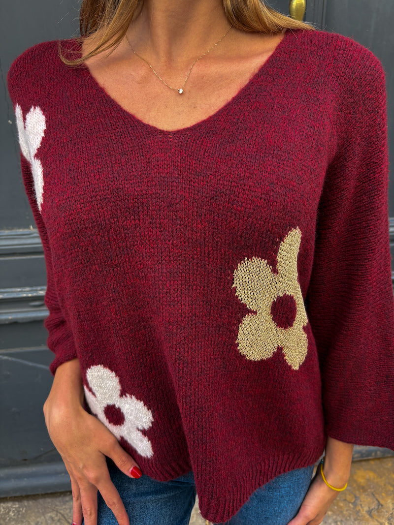 Pull en laine bordeaux et grosses fleurs