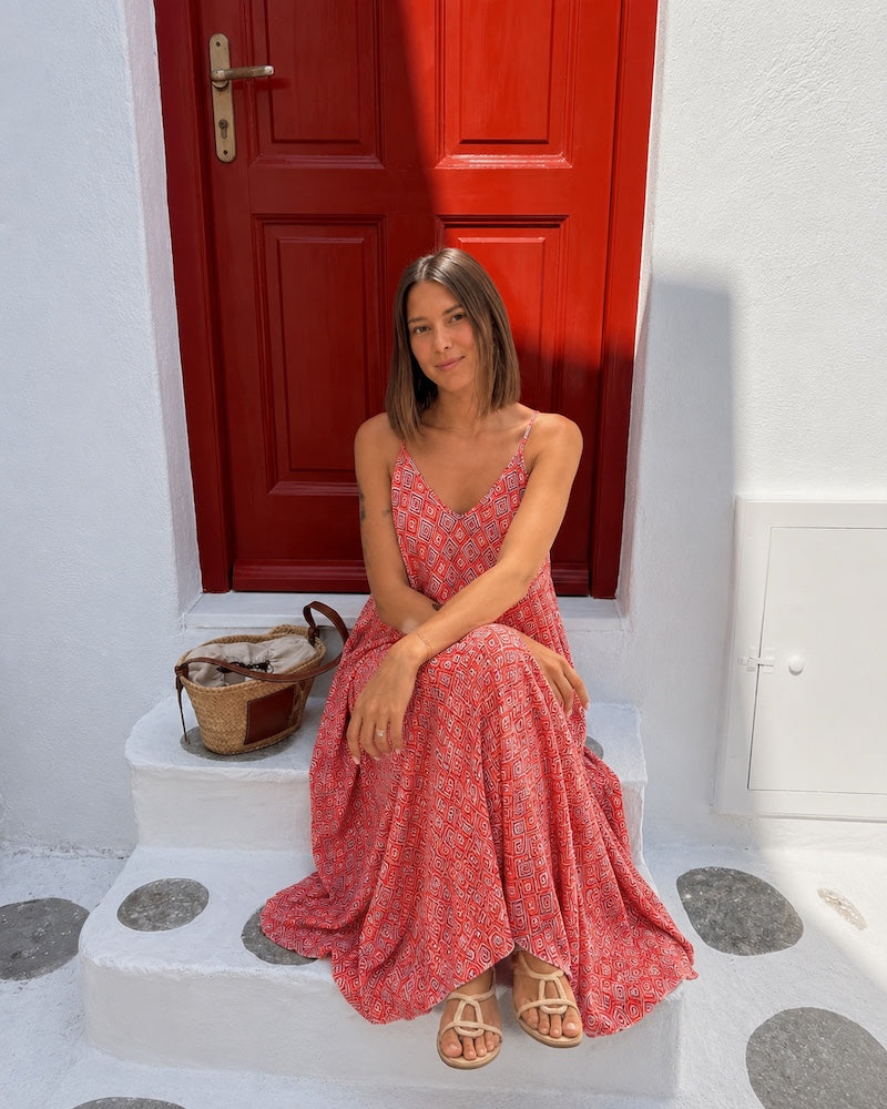 Robe longue à fines bretelles motif ethnique rouge