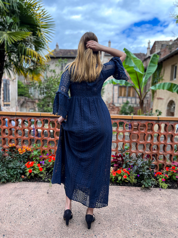 Robe longue en dentelle bohème bleu marine