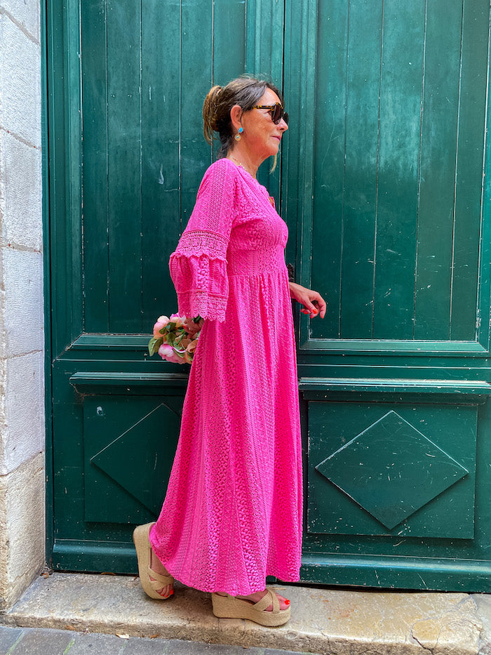 Robe longue en dentelle rose bohème