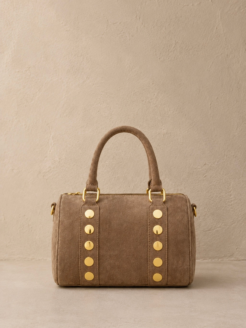 Sac à main en daim clouté taupe - Intemporel et chic
