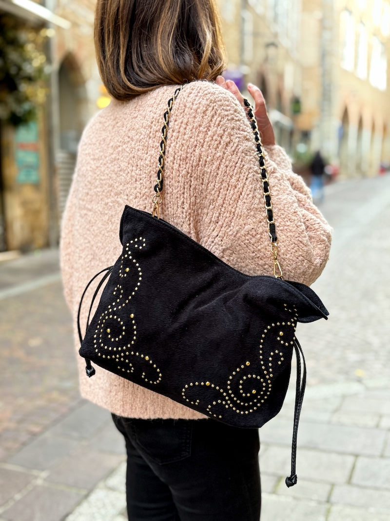 Sac à main tendance en daim noir clouté