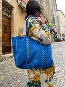 Sac cabas clouté en daim bleu jean