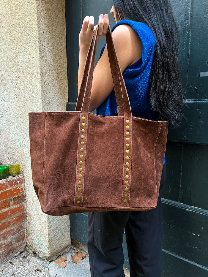 Sac cabas en daim chocolat clouté