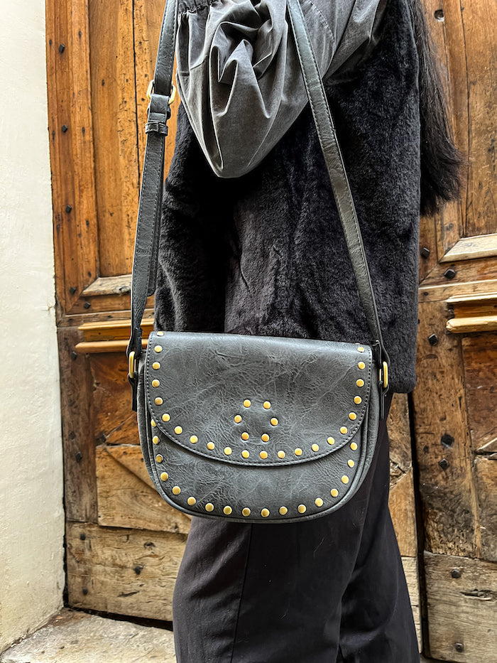 Sac clouté bandoulière en similicuir cuir gris