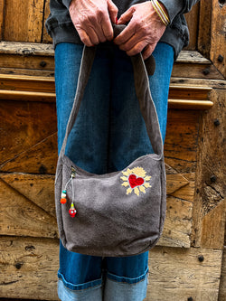 Sac à main en daim gris coeur Milagros