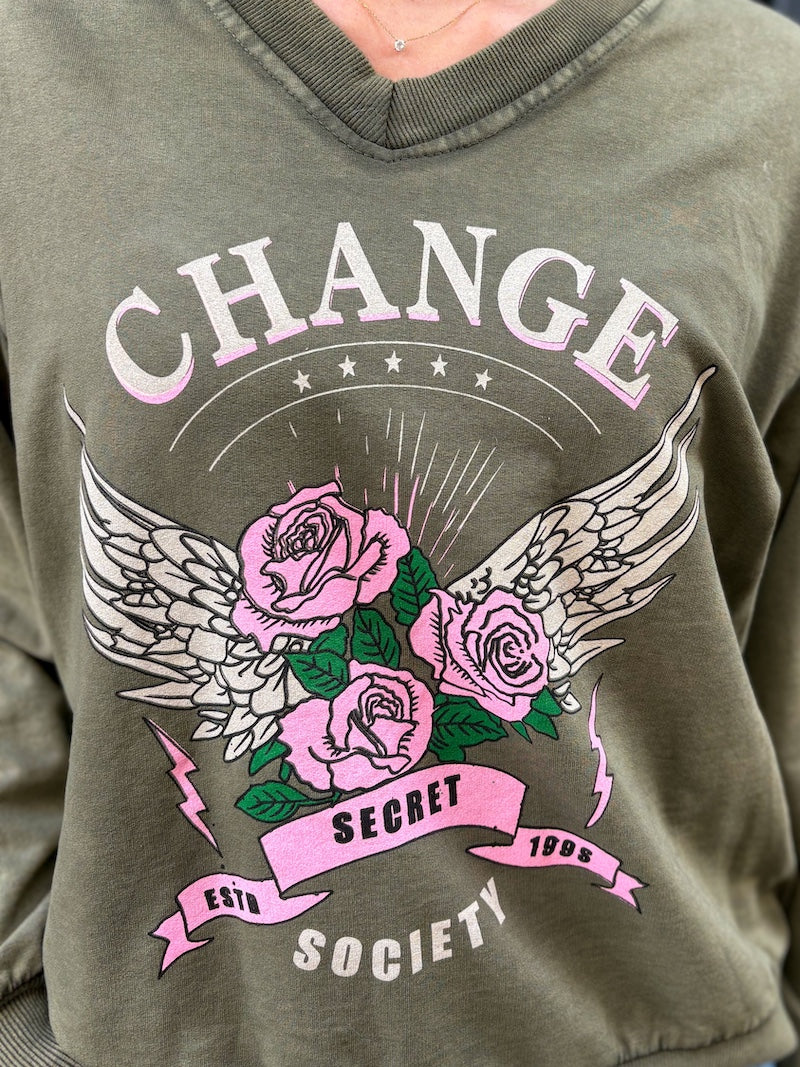 Sweat rock kaki à motifs fleurs roses