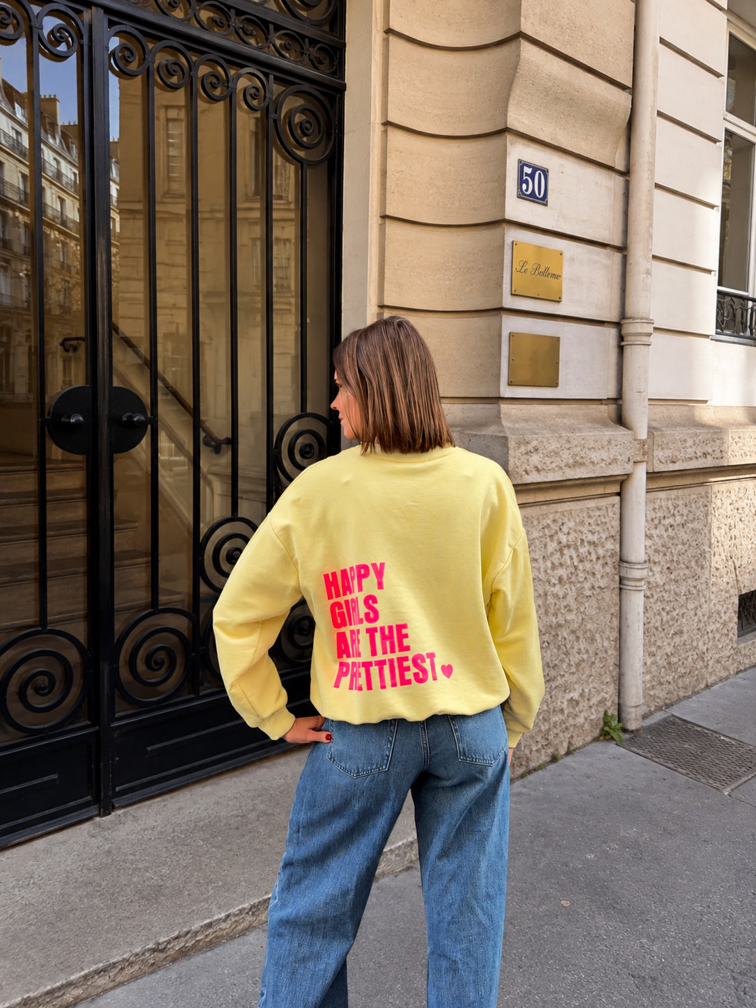 sweat-shirt jaune pastel écriture rose fluo tendance