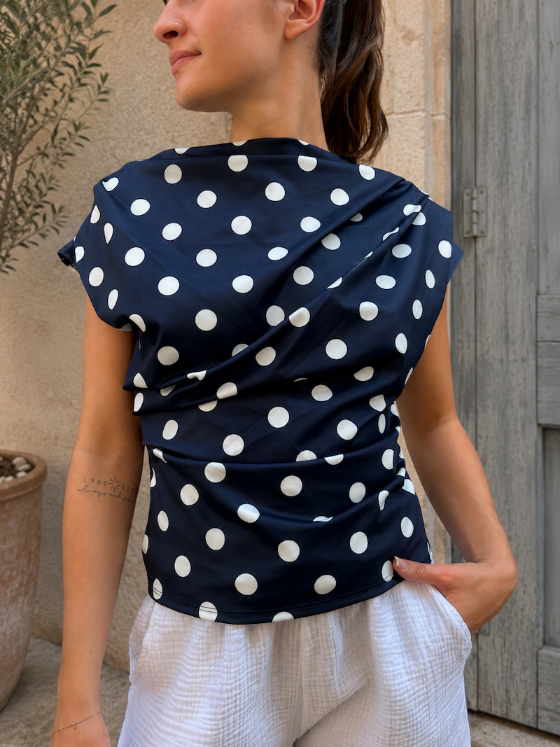 Top bleu marine à pois