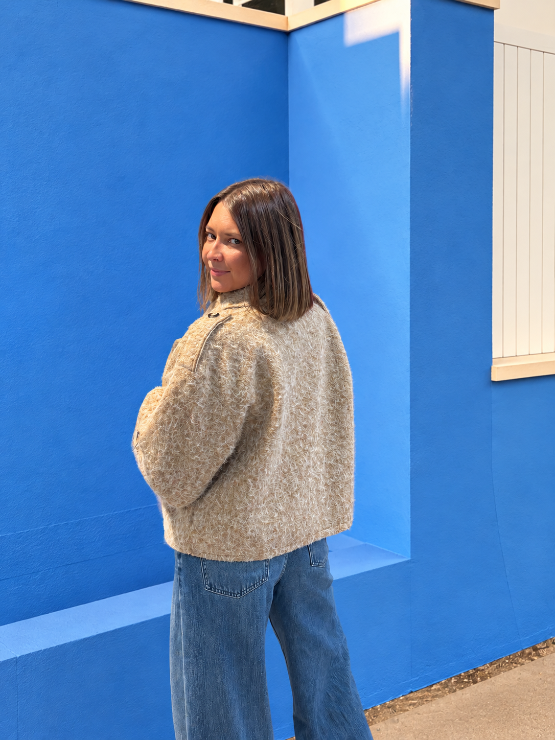 Veste courte structurée tendance pour femme