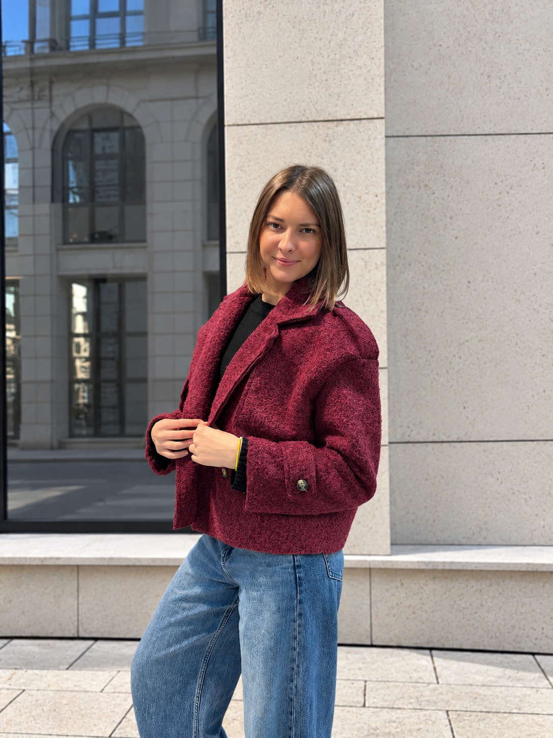 Veste courte structurée tendance pour femme