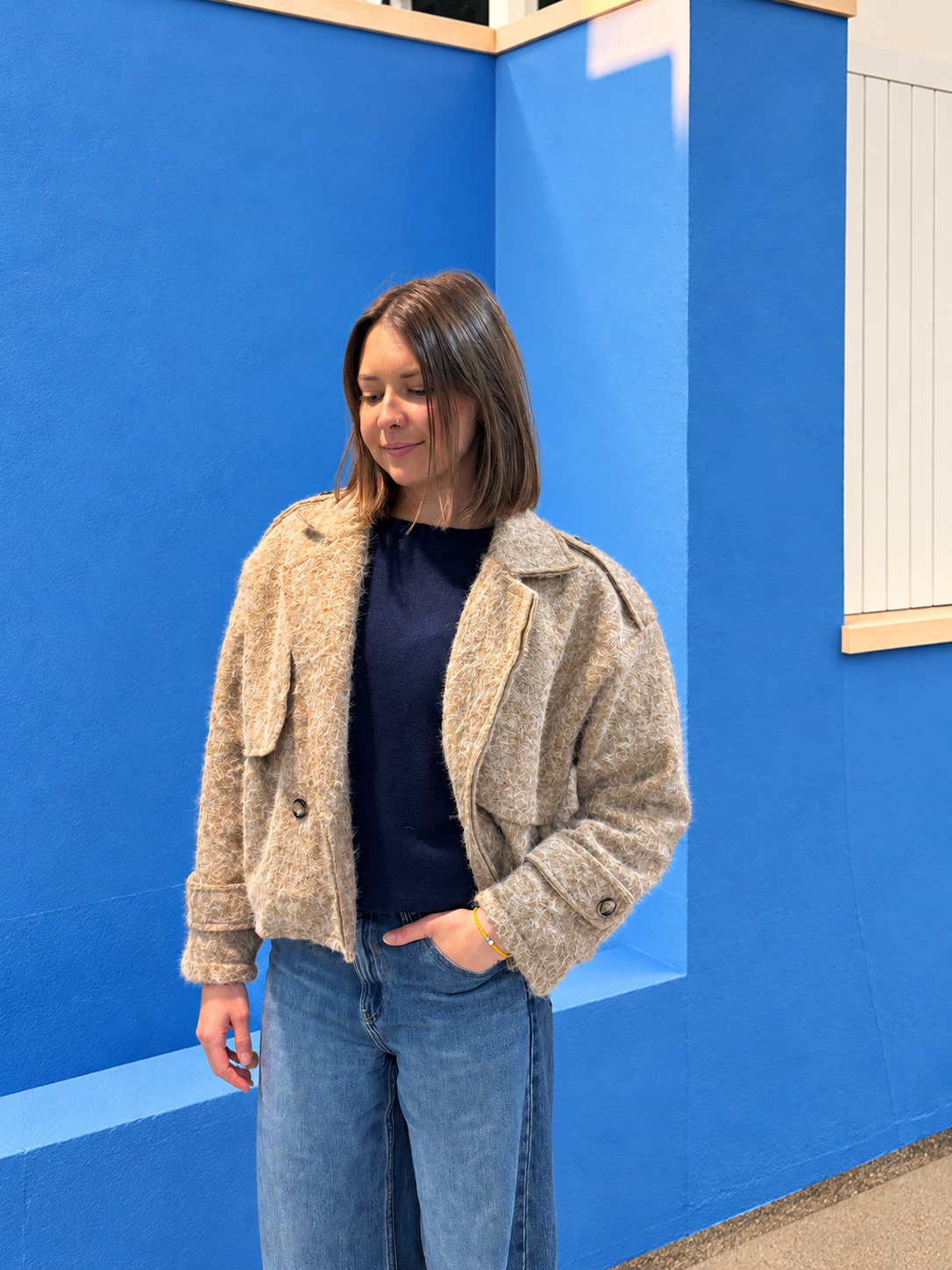 Veste courte structurée tendance pour femme