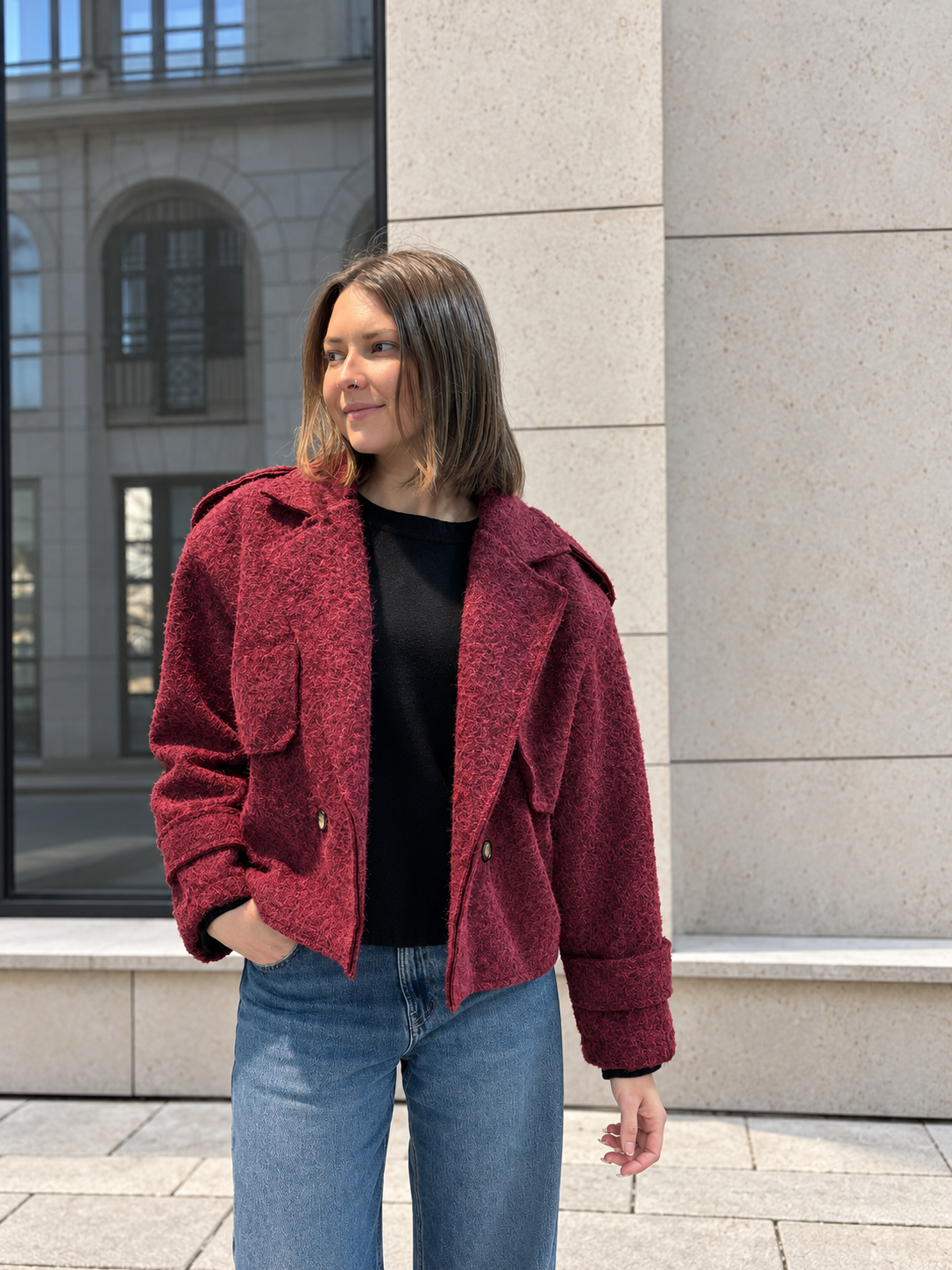 Veste courte structurée tendance pour femme