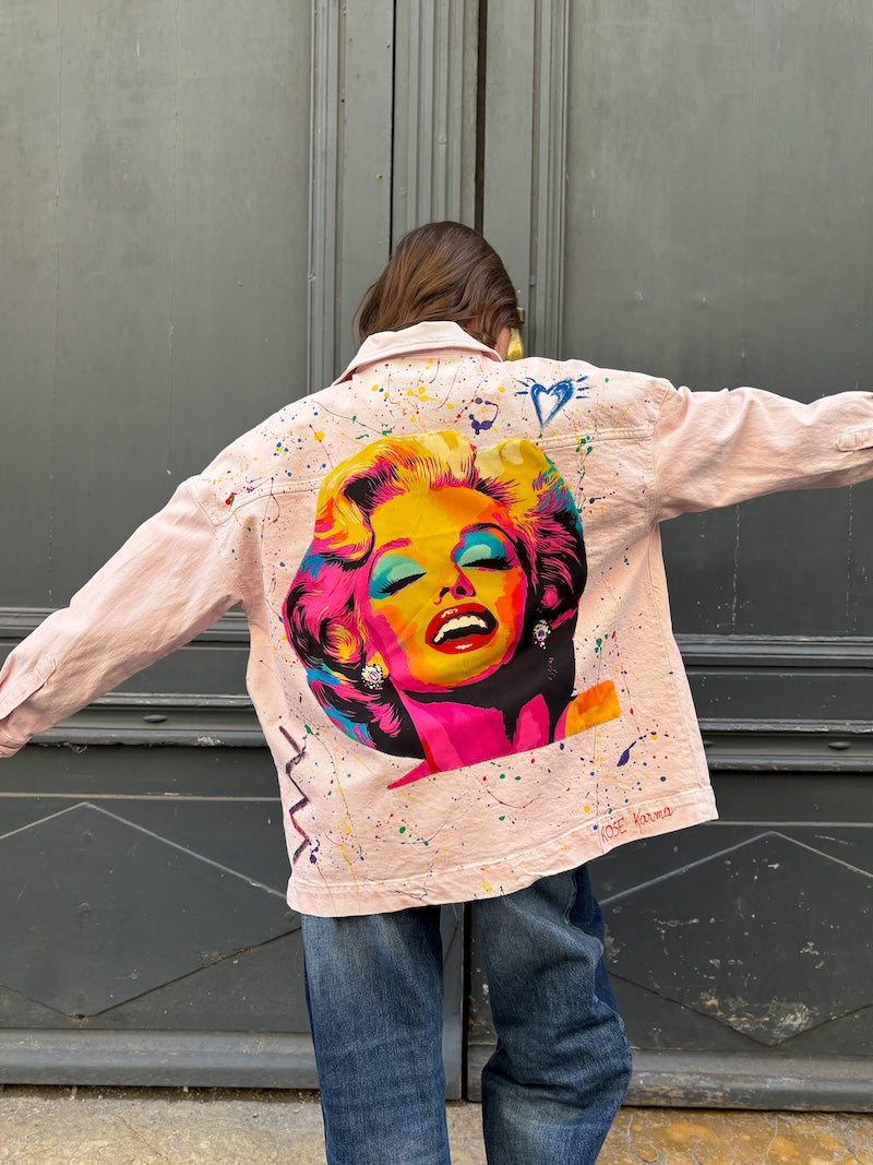 Veste en jean rose oversize customisée Marilyn Monroe Pop Art