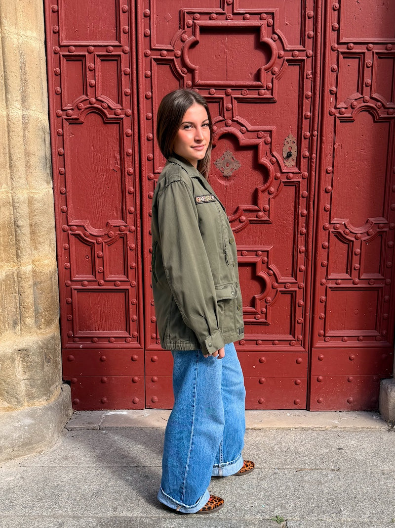 veste de l'armée customisée à la main en pièce unique de fleurs pour femme tendance