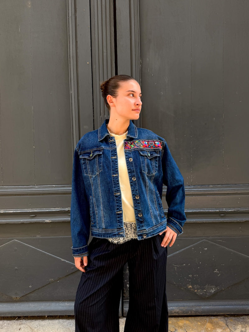 Veste en jean pour femme customisée Frida Kahlo