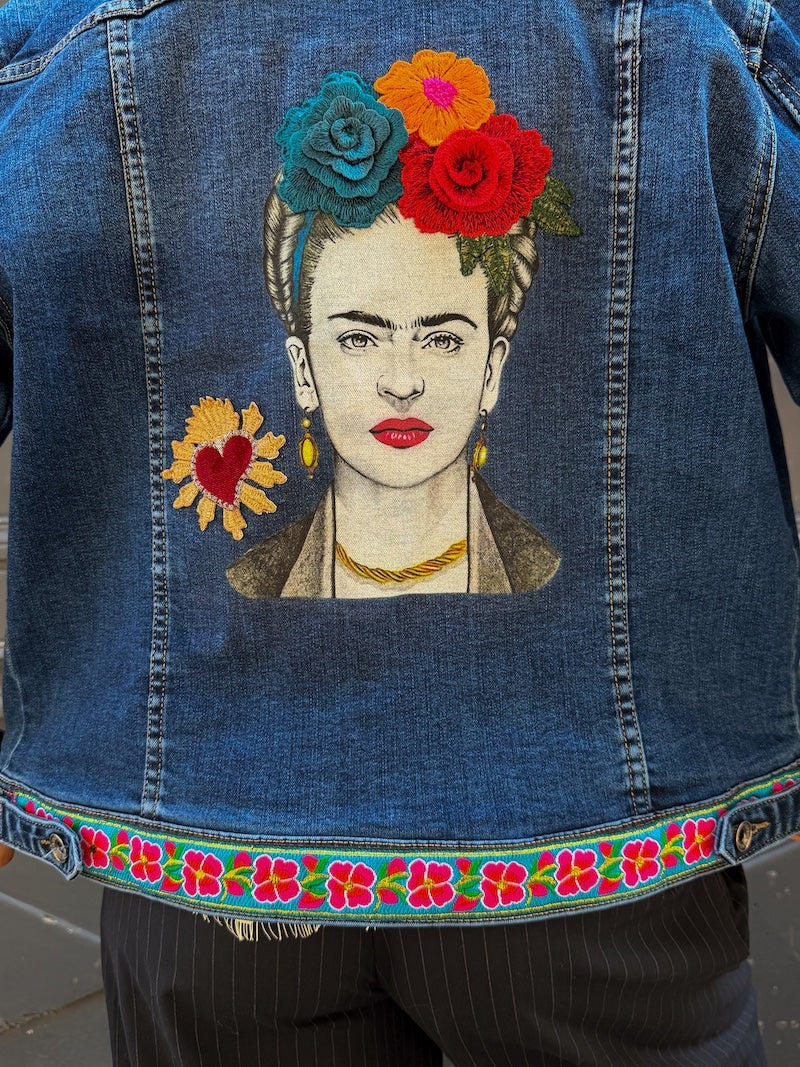 Veste en jean pour femme customisée Frida Kahlo