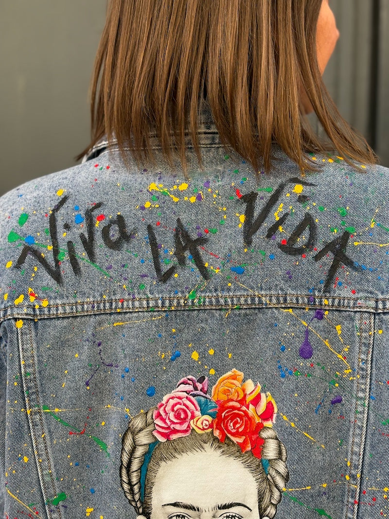 Veste en jean customisée Pop Art Frida Kahlo