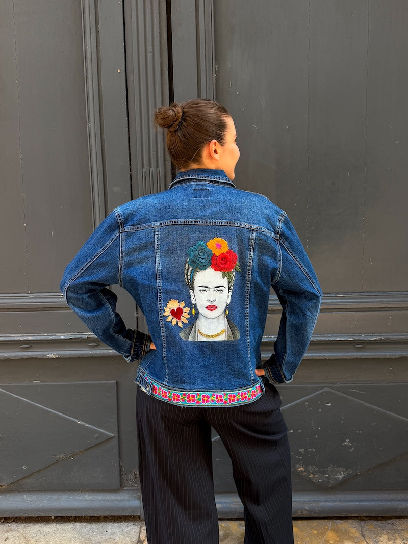 Veste en jean pour femme customisée Frida Kahlo