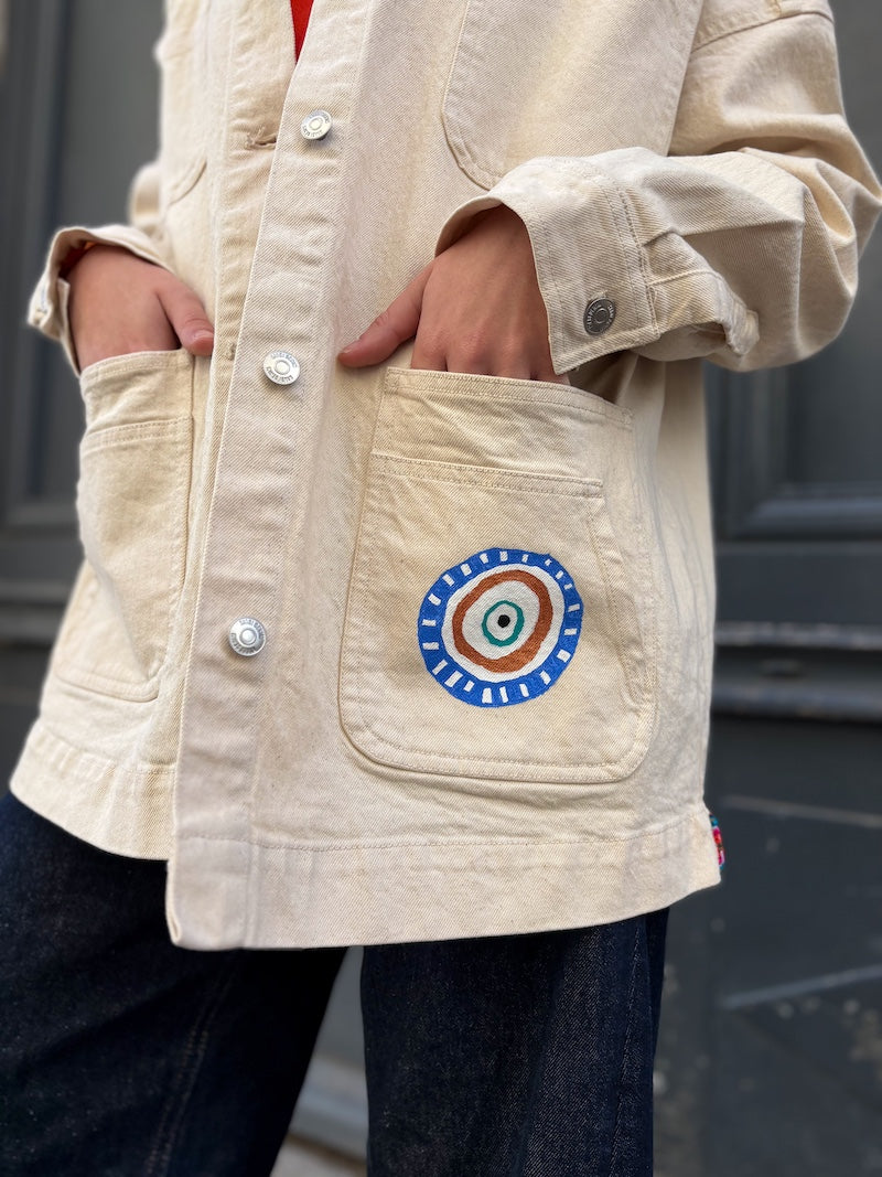 Veste en jean oversize peinte à la main d'un coeur sacré Milagros