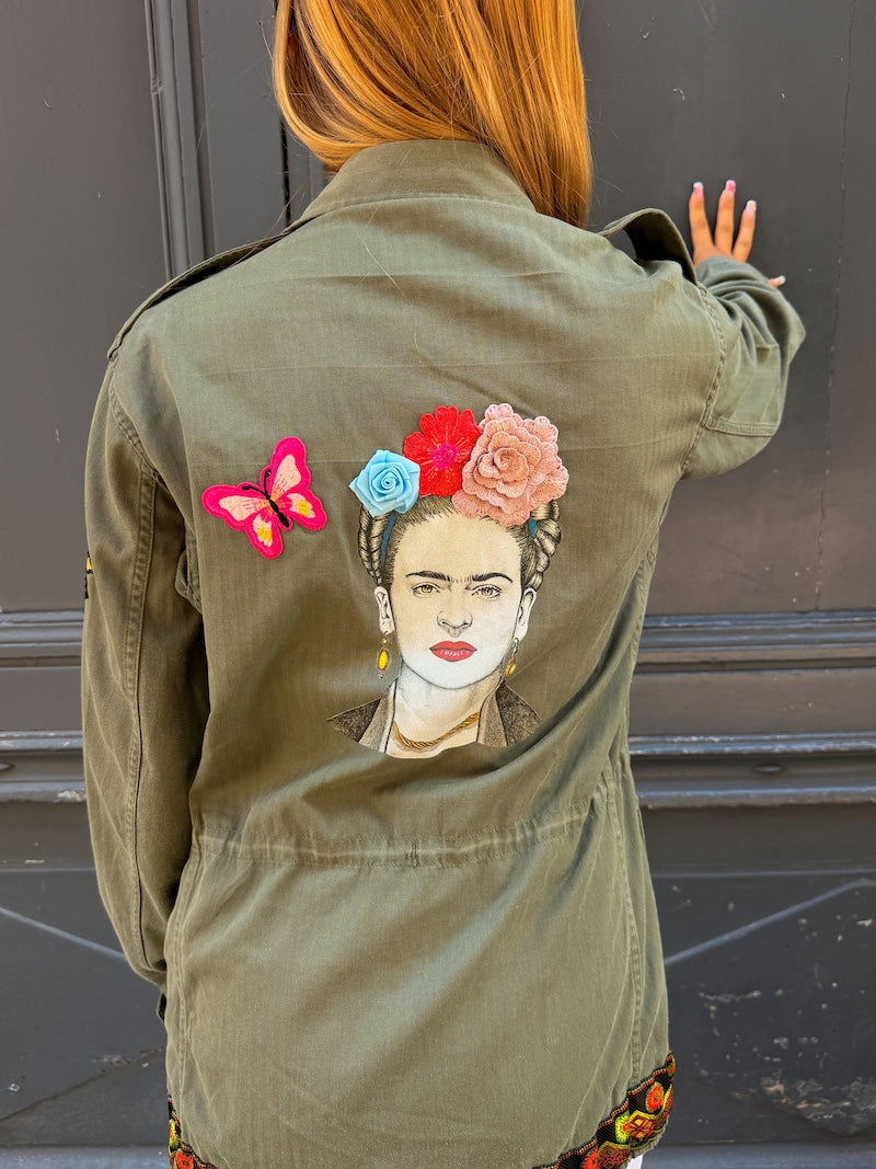 Veste militaire customisée à l'effigie de Frida Kahlo