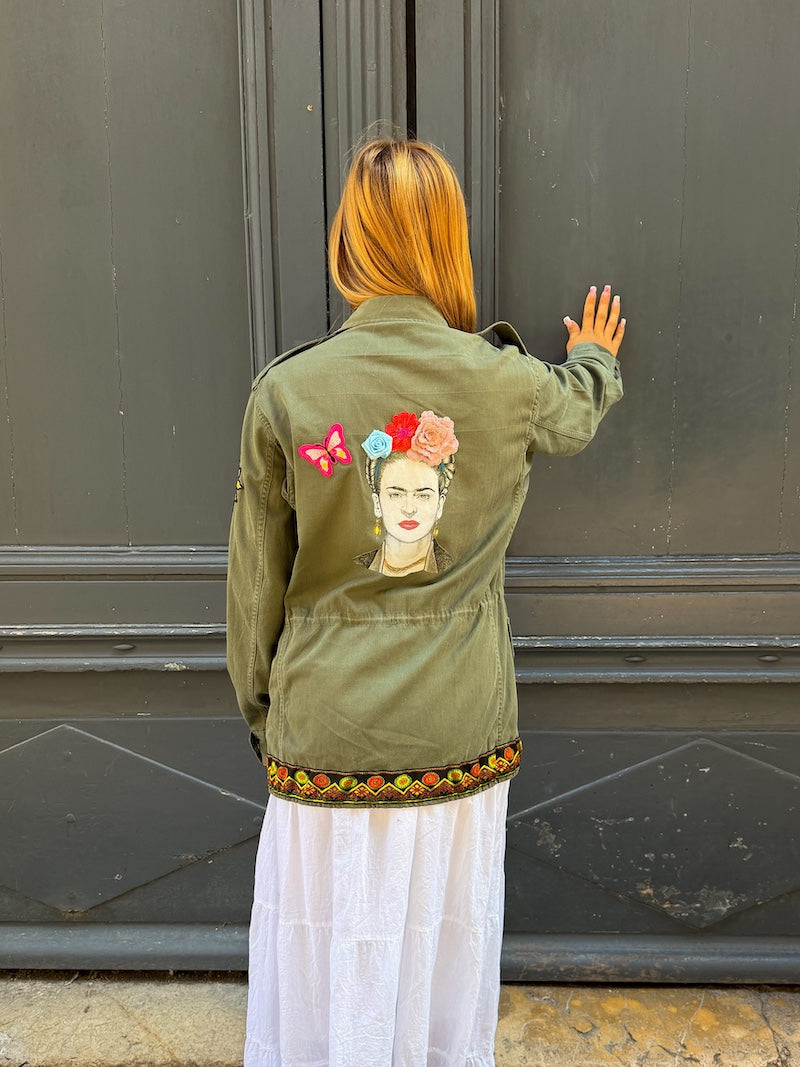 Veste militaire customisée à l'effigie de Frida Kahlo