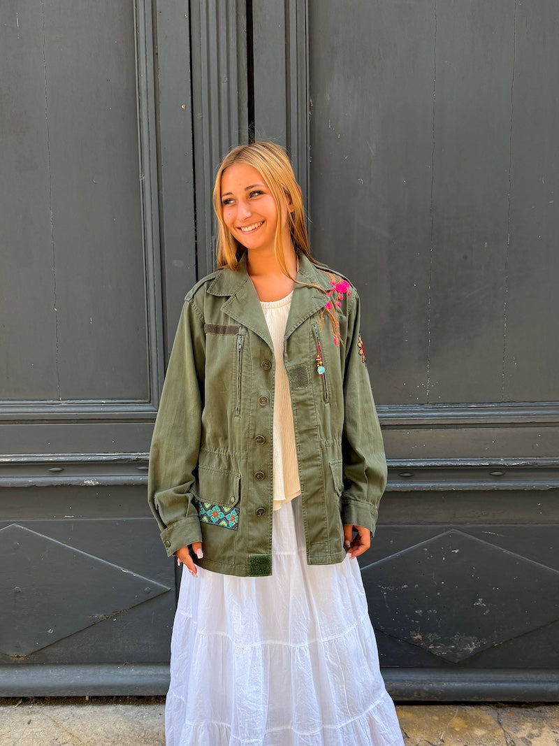 Veste militaire customisée à l'effigie de Frida Kahlo
