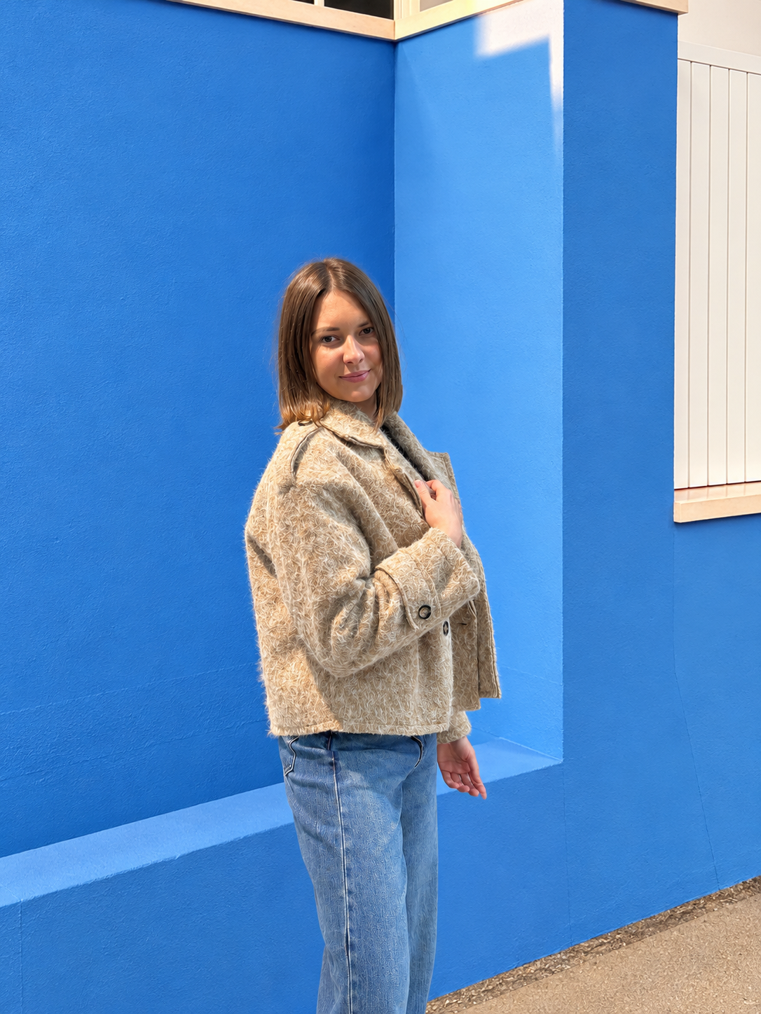 Veste courte structurée tendance pour femme