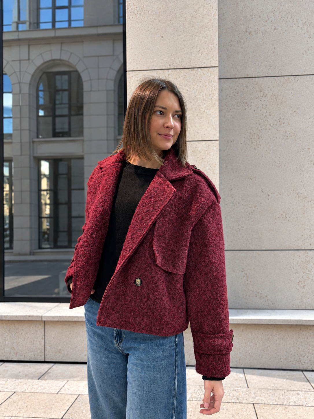 Veste courte structurée tendance pour femme