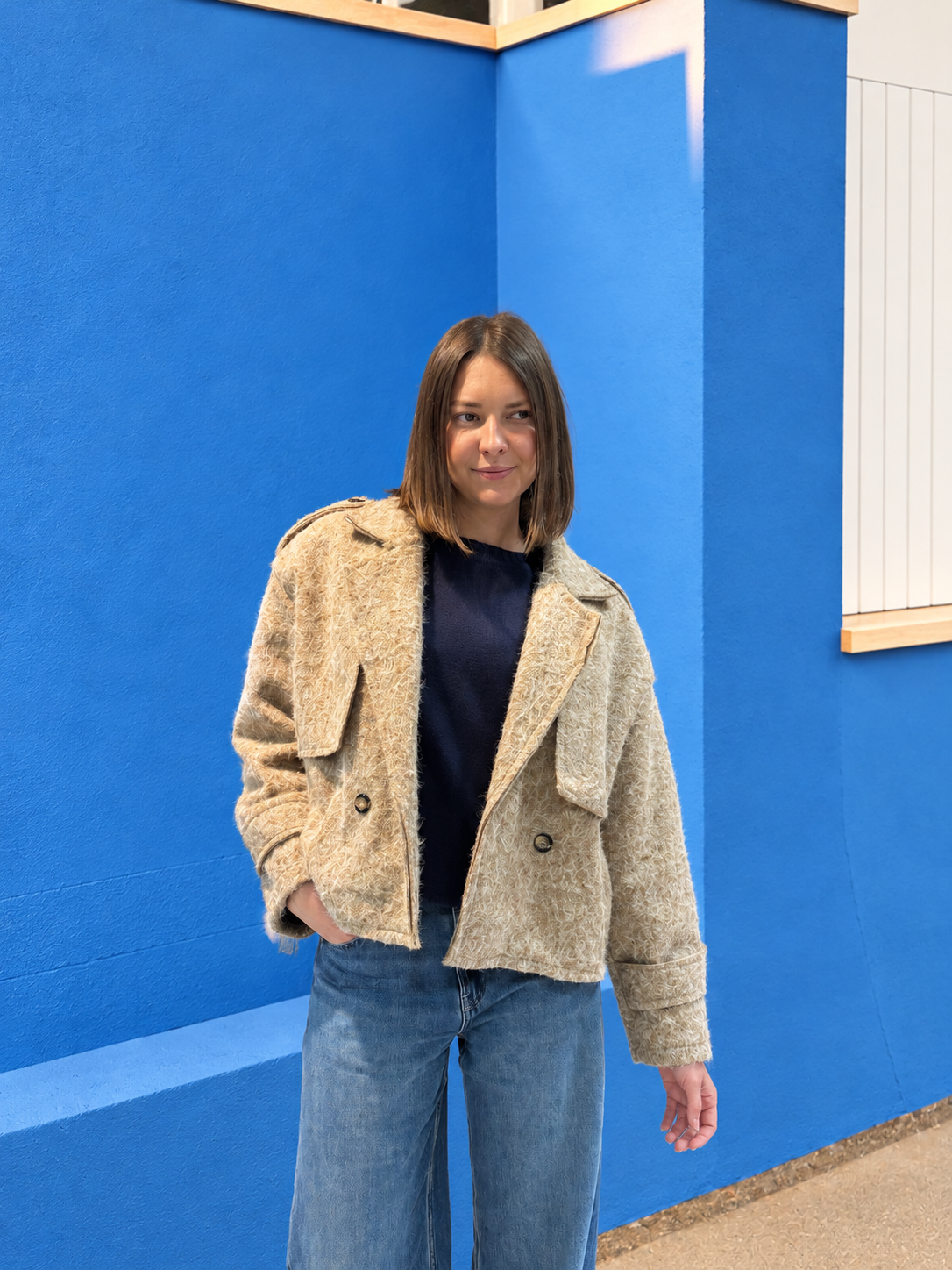 Veste courte structurée tendance pour femme