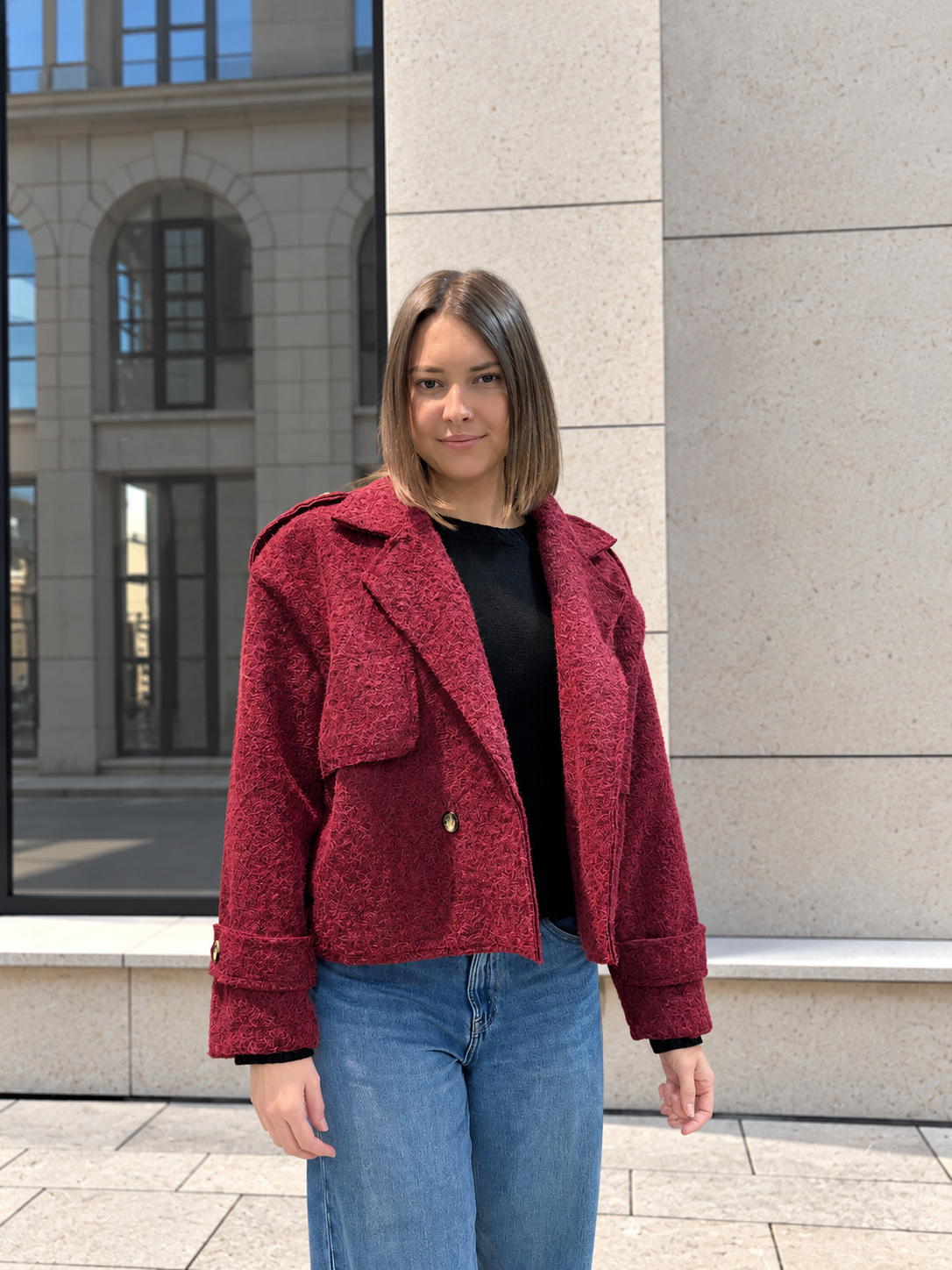 Veste courte structurée tendance pour femme