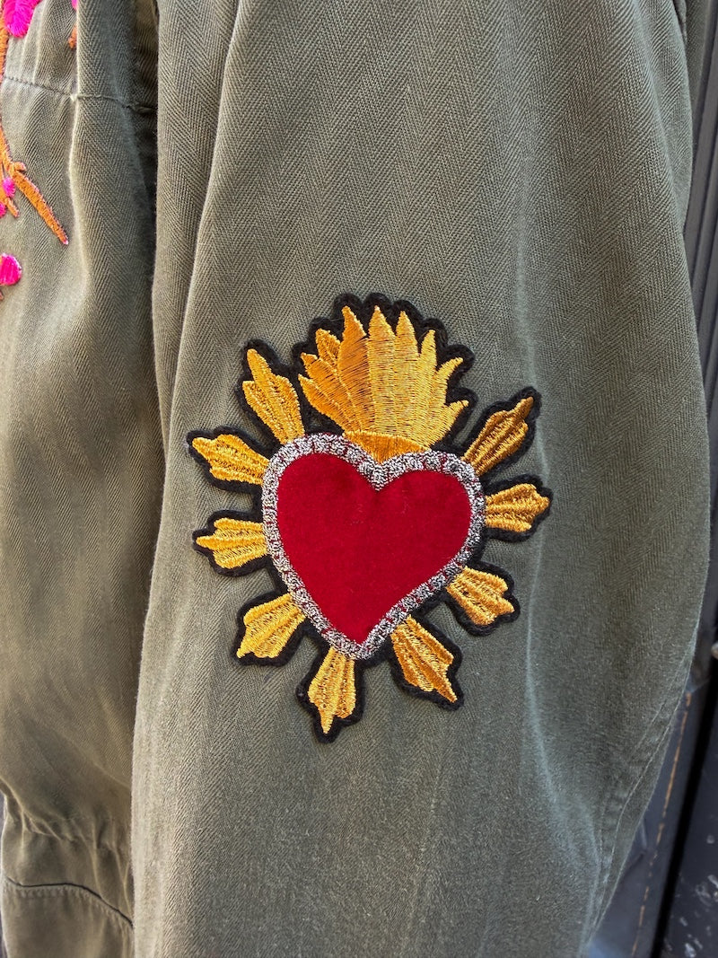 Veste militaire customisée à l'effigie de Frida Kahlo
