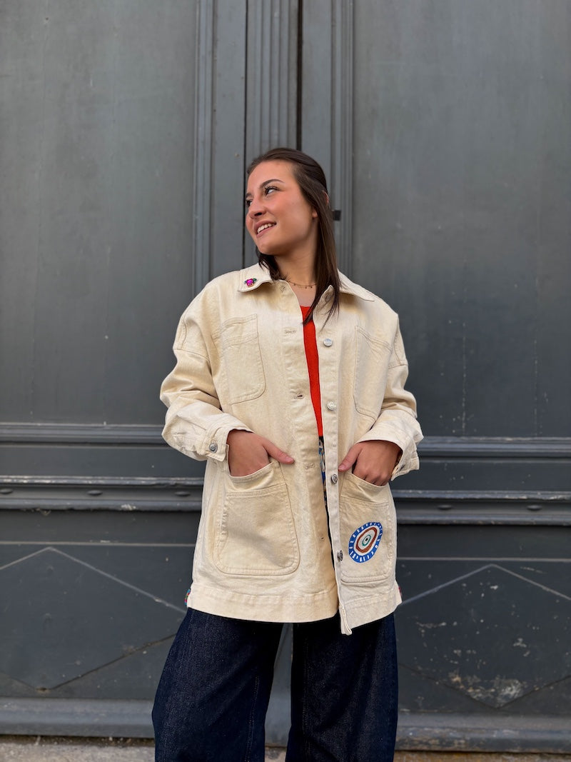 Veste en jean oversize peinte à la main d'un coeur sacré Milagros