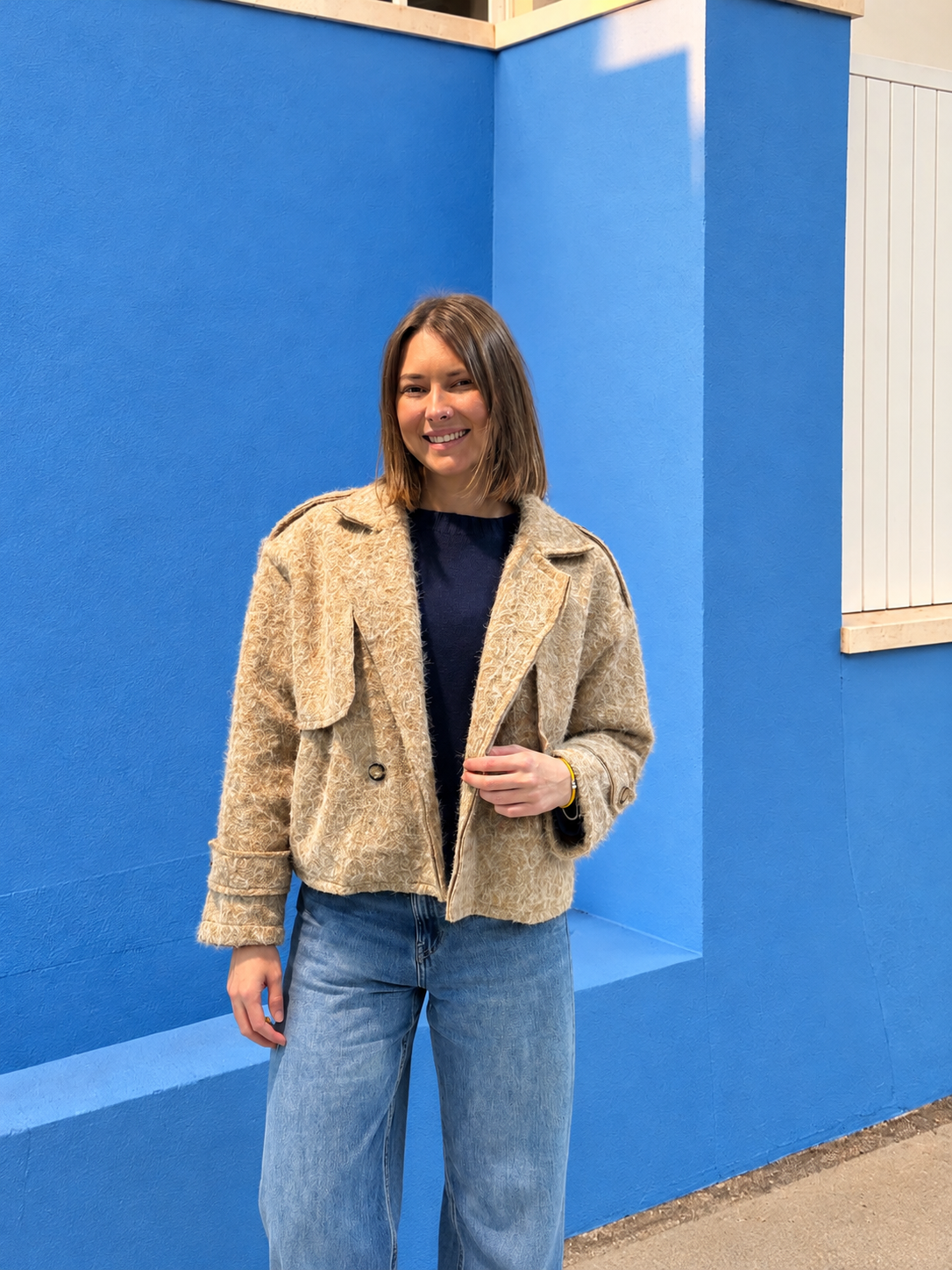Veste courte structurée tendance pour femme