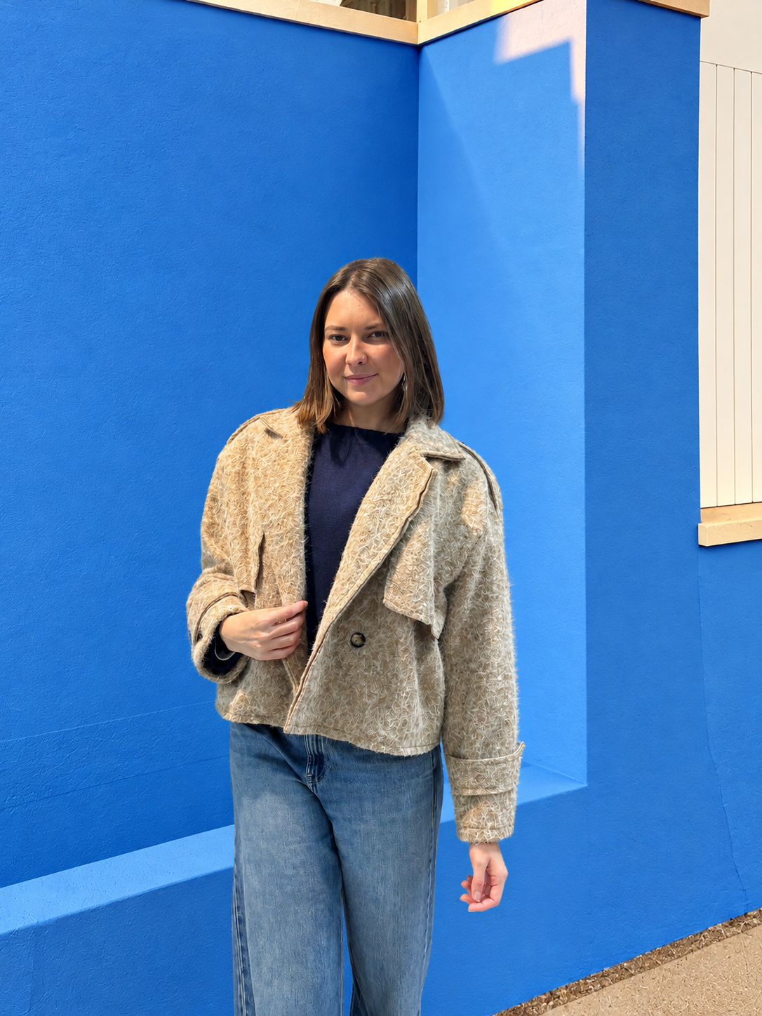 Veste courte structurée tendance pour femme