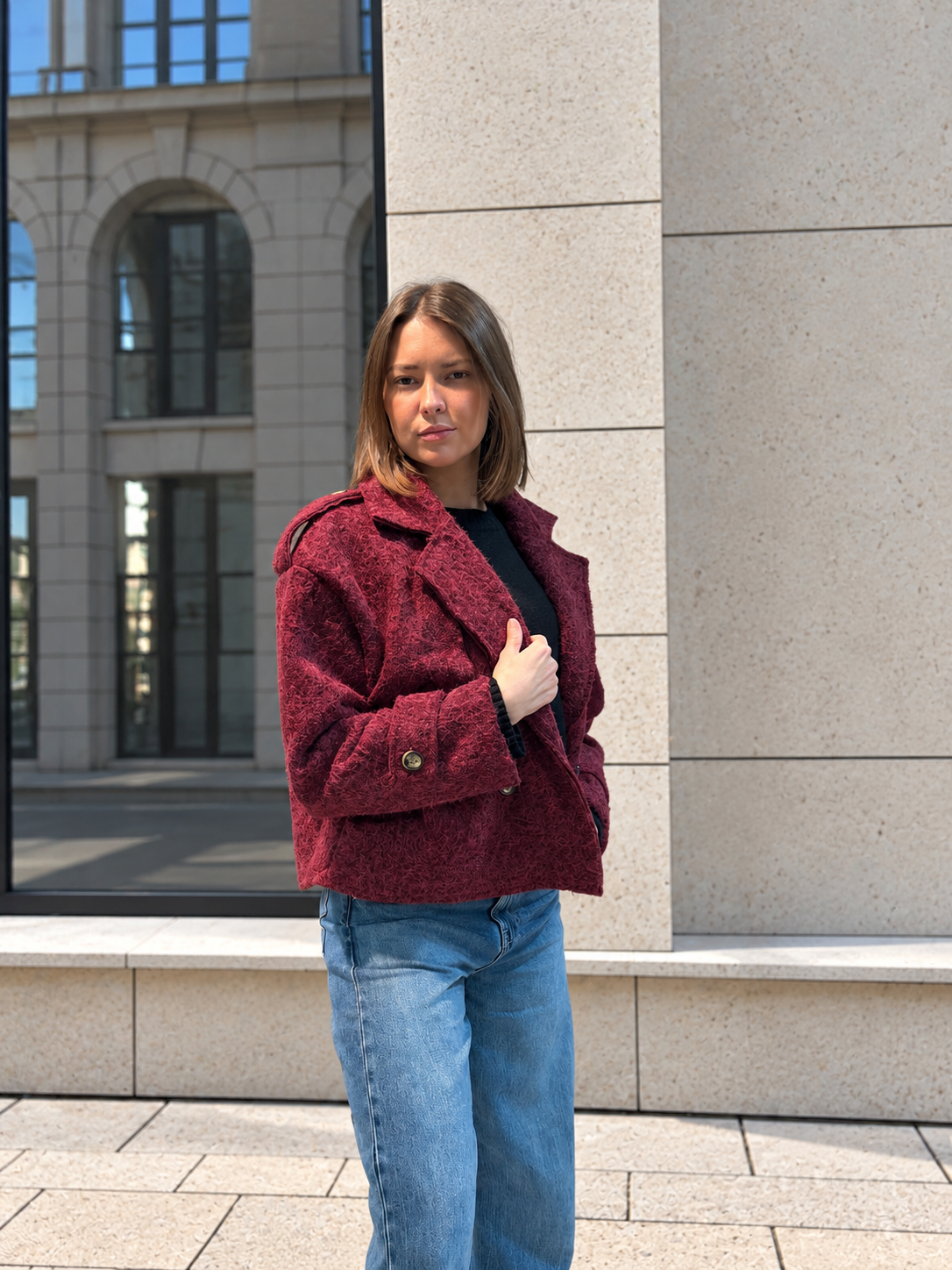 Veste courte structurée tendance pour femme