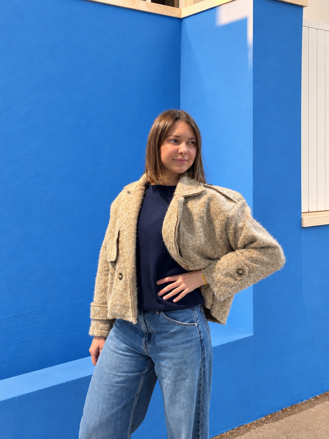 Veste courte structurée tendance pour femme