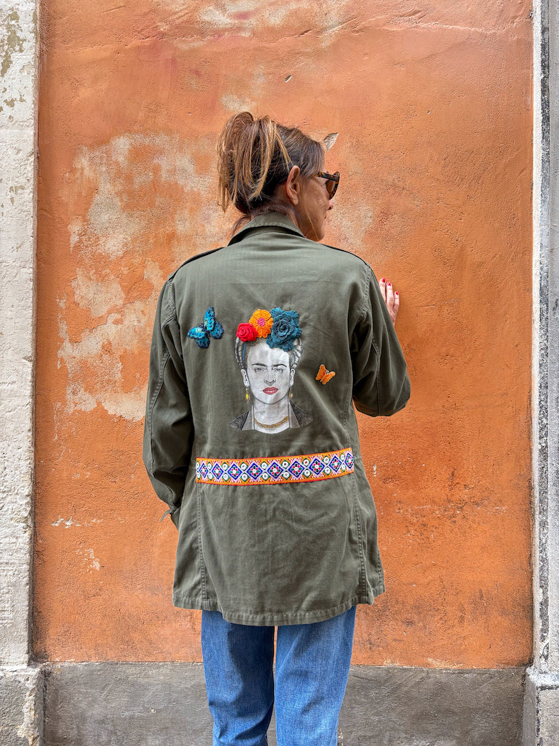 Veste militaire femme brodée à la main Frida Kahlo