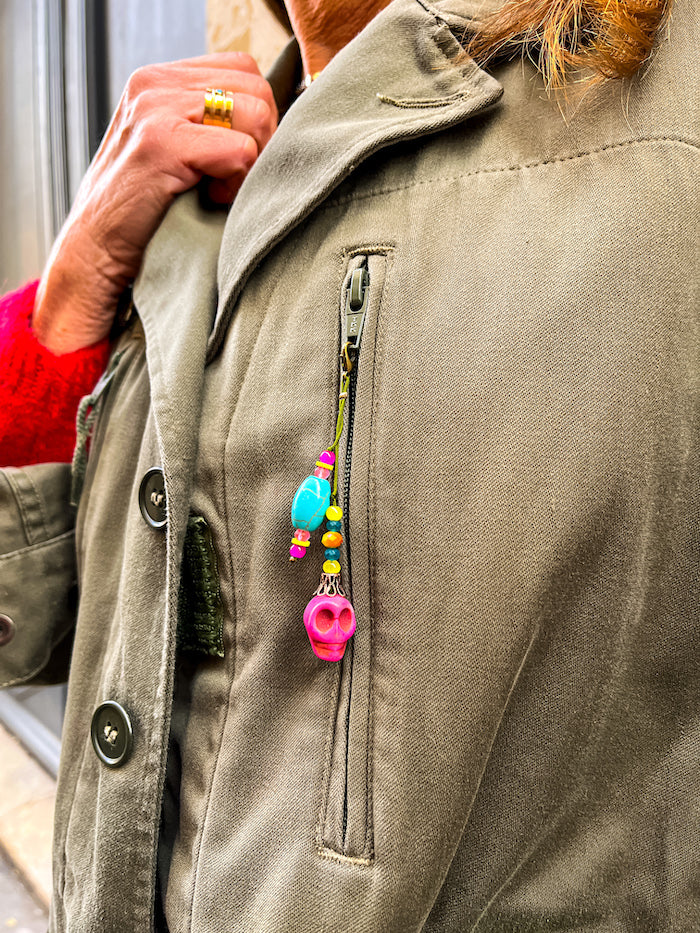 Veste militaire customisée d'un visage Frida Kahlo