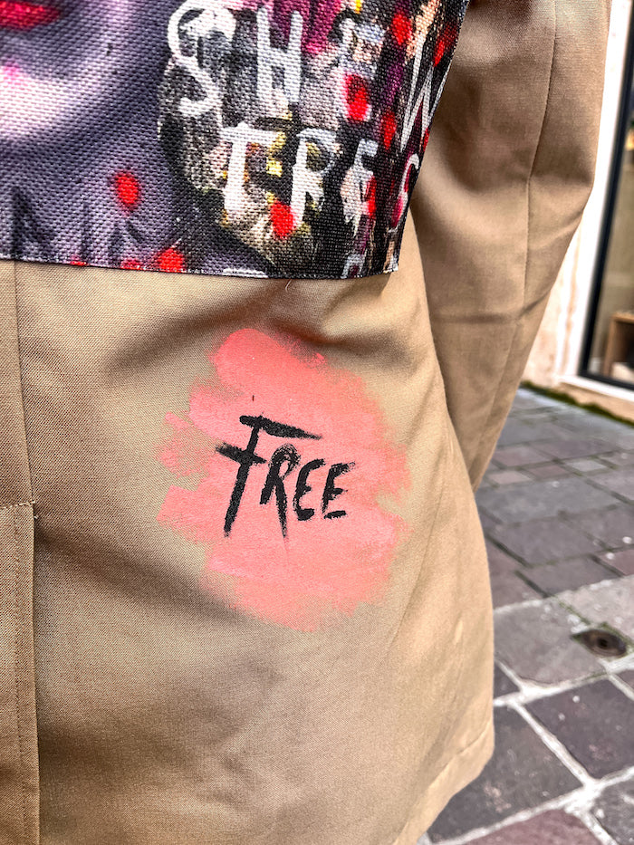 Veste vintage beige customisée Frida Kahlo Street Art