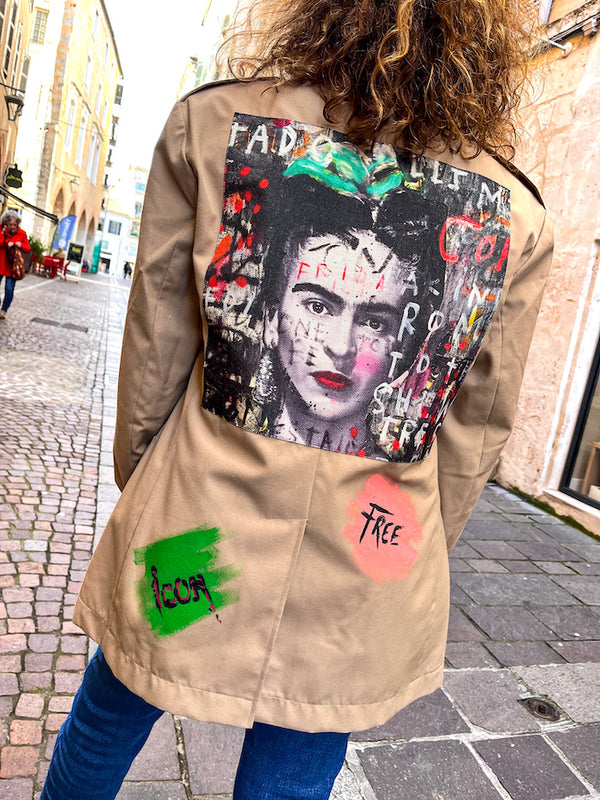 Veste vintage beige customisée Frida Kahlo Street Art