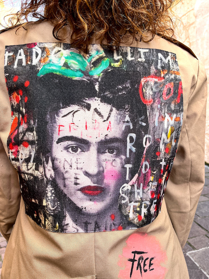 Veste vintage beige customisée Frida Kahlo Street Art