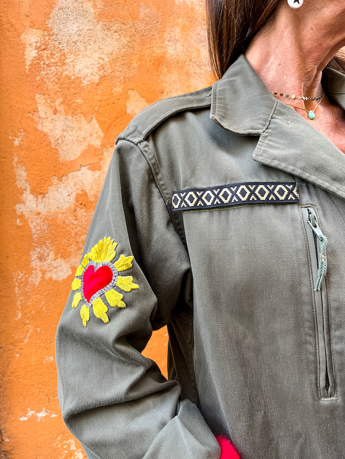 Veste militaire customisée d'un visage Frida Kahlo