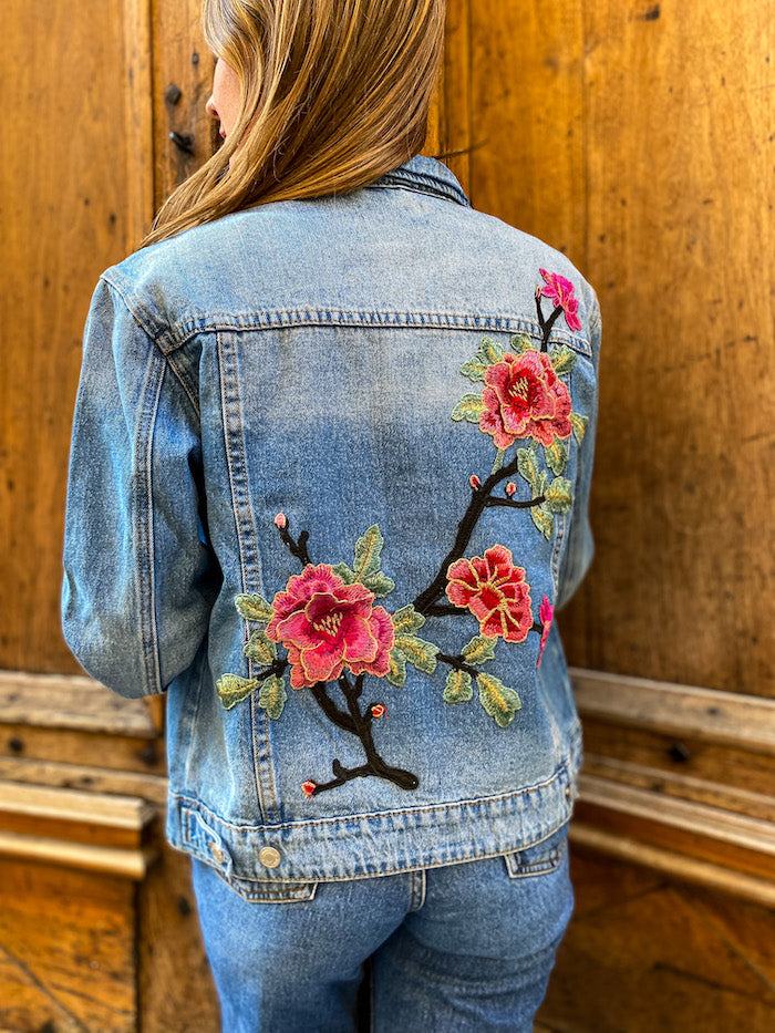 Veste jean brodée à la main de fleurs roses Pink Flowers